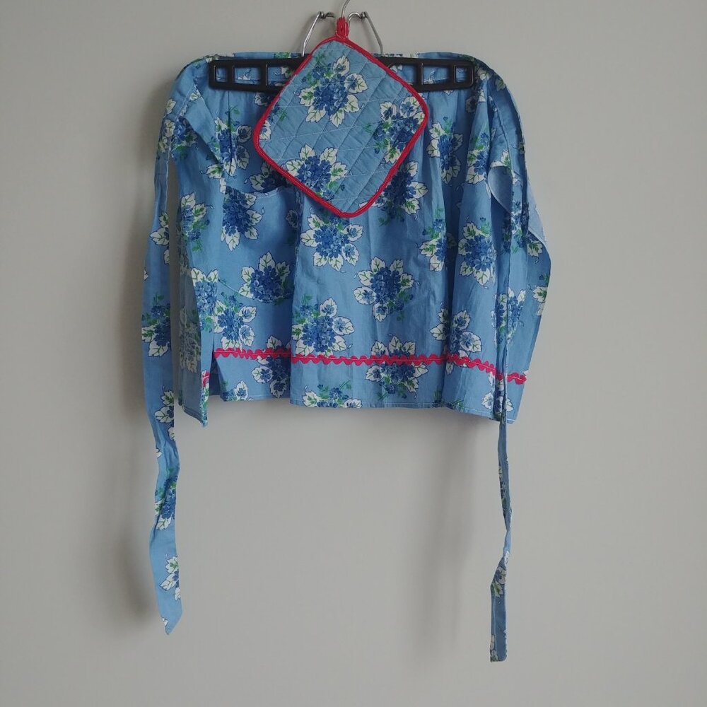 Matching set blue white floral apron and potholder red trim cotton feel